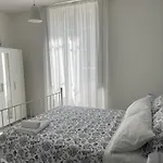 Red House 3*