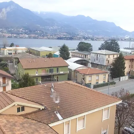 Red House Nocleg ze śniadaniem 3*