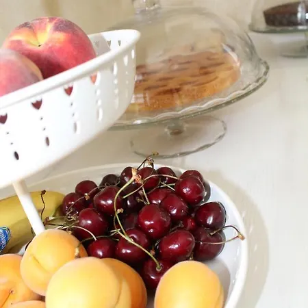 Nocleg ze śniadaniem Red House 3*