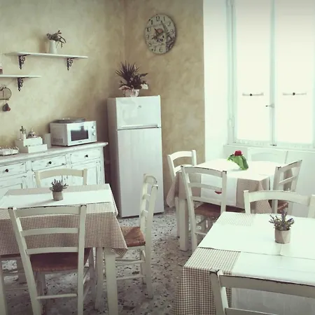 Red House Nocleg ze śniadaniem 3*