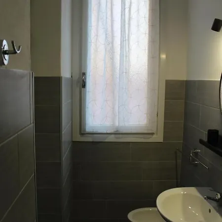 Nocleg ze śniadaniem Red House 3*