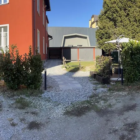 Oda ve Kahvaltı Red House Garlate