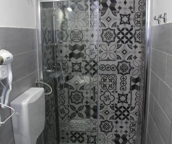 Bed & Breakfast Red House 3*