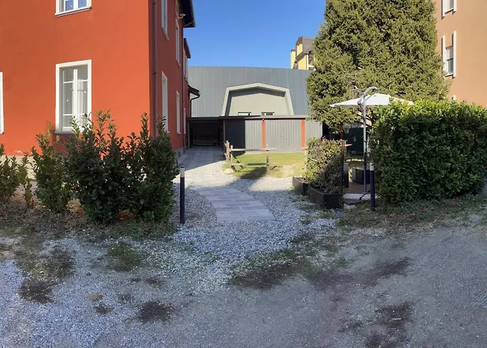 Bed & Breakfast Red House Garlate