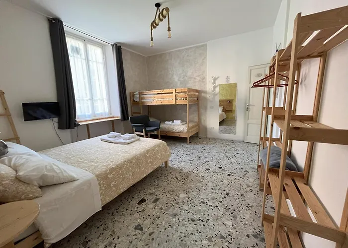 Red House 3* Garlate