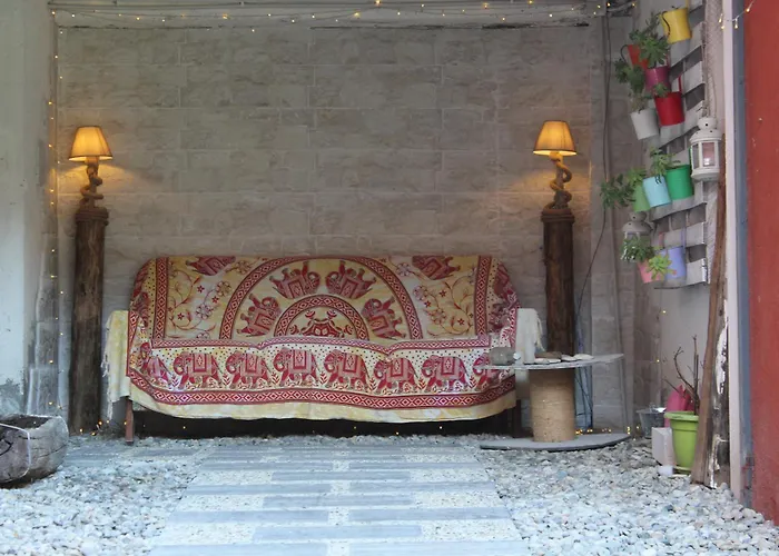 Red House Oda ve Kahvaltı 3*