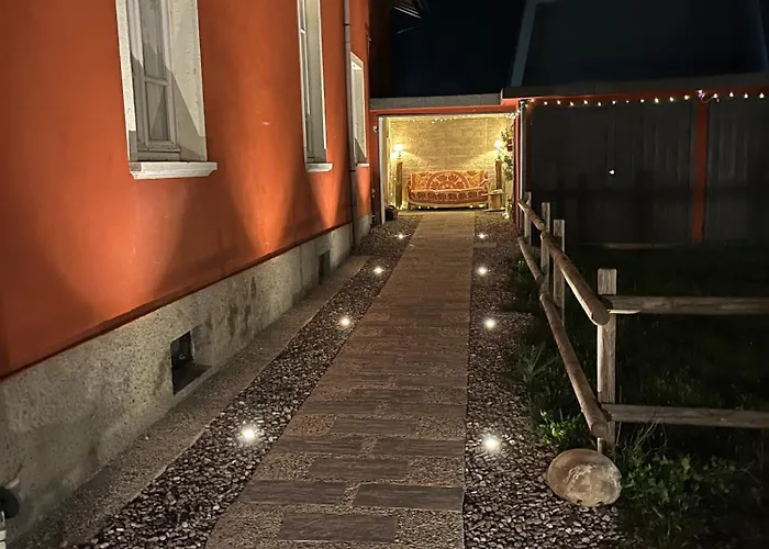 Red House 3*